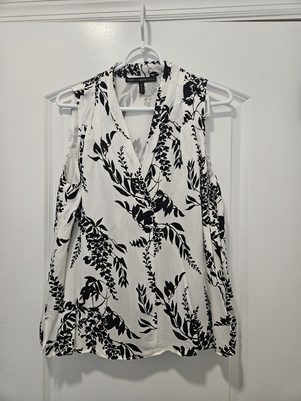 White House Black Market Black & White Floral Sleeveless Blouse